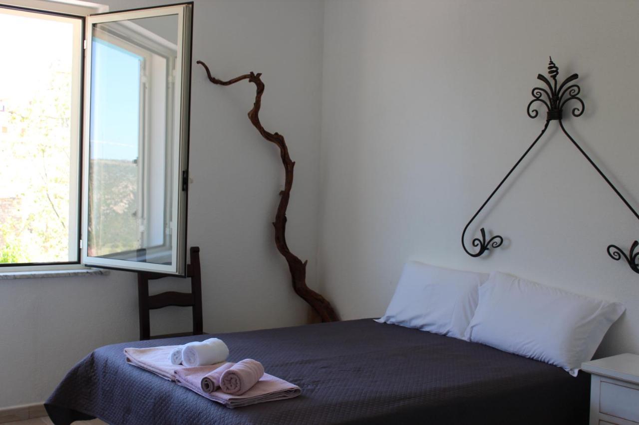 Bed And Breakfast Murales Orgosolo Exteriér fotografie